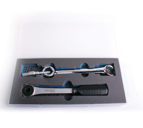 Ступенчатый радиаторный ключ и открытый накидной ключ