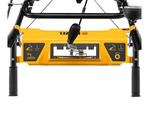Бензиновая снегоуборочная машина SBM 610, 212 cc, ручной старт, фара Denzel Бензиновая снегоуборочная машина SBM 610, 212 cc, ручной старт, фара Denzel