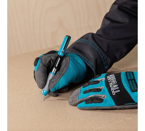 Нож для дизайна, выдвижное перовое лезвие, двухкомпонентная рукоятка, металлическая клипса для фиксации, 150 мм, 2 запасных лезвия Gross Нож для дизайна, выдвижное перовое лезвие, двухкомпонентная рукоятка, металлическая клипса для фиксации, 150 мм, 2 запасных лезвия Gross