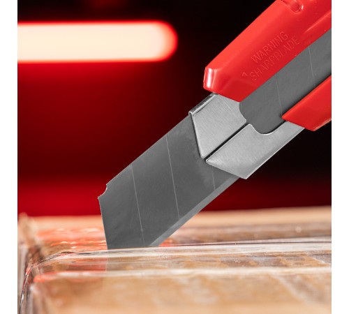 Нож, 18 мм, выдвижное лезвие, металлическая направляющая Matrix