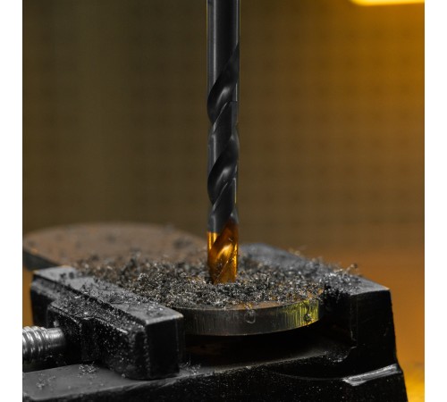 Станок сверлильный радиальный DDM-550R, 550 Вт, 16 мм, 12 ск., настольный Denzel