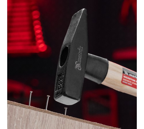 Молоток слесарный, 300 г, квадратный боек, деревянная рукоятка Matrix