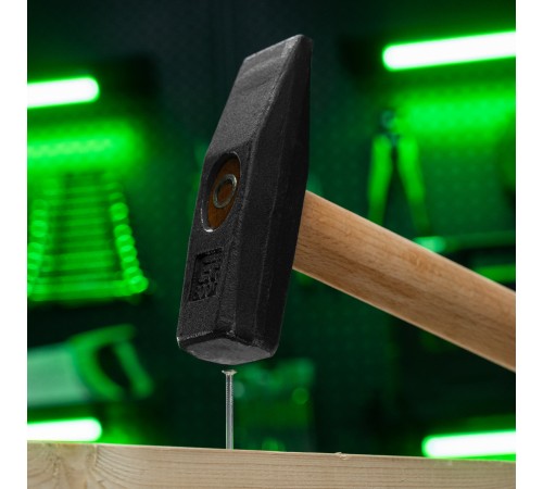 Молоток слесарный 800 г, квадратный боек, деревянная рукоятка Сибртех