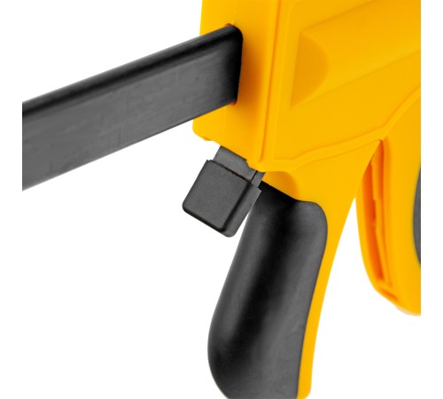 Струбцина F-образная, быстрозаж., 6"x 2 3/4", 150х70мм, пласт.корпус,фиксатор,двухк. рук-ка Denzel