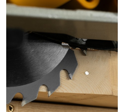 Пильный диск по дереву с гвоздями, ф165 х 20 мм, 20 зубов Denzel