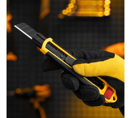 Нож, 18 мм, сменное лезвие, SK4, корпус из ABS + TPR, торцевой зажим Denzel