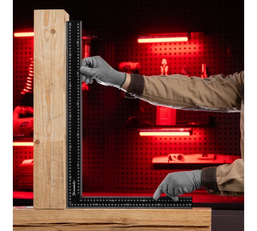 Угольник, 400 х 600 мм, цельнометаллический Matrix