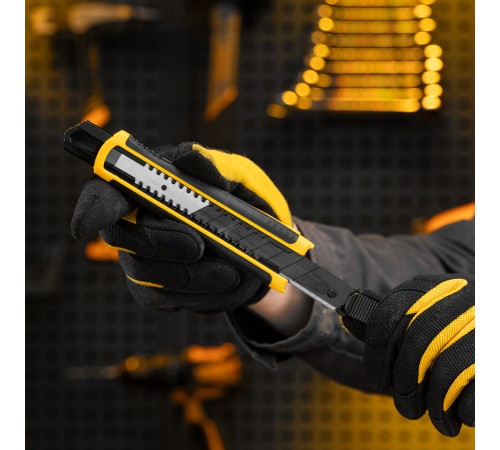 Нож, 18 мм, сменное лезвие, SK4, корпус из ABS + TPR, торцевой зажим Denzel