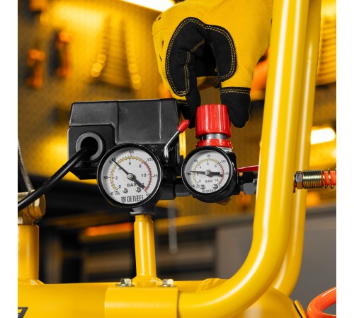 Компрессор безмасл. малошумн. DLP-4500/150, 4,5 кВт, 3х1,5 кВт,150 л, 2850 об/мин,750 л/мин Denzel