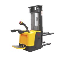 Штабелер самоходный 1,5 т 4,5 м XILIN CDDK15-II 24/240 В/Ач (с платформой)