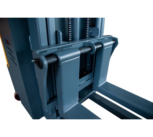 Штабелер самоходный 2,0 т 3,5 м XILIN CDD20K-EN 24/165 В/Ач (с платформой) Штабелер самоходный 2,0 т 3,5 м XILIN CDD20K-EN 24/165 В/Ач (с платформой)