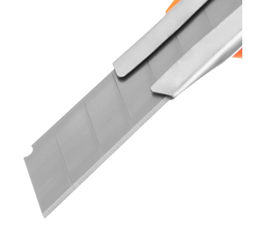 Нож, 18 мм, выдвижное лезвие, металлическая направляющая, пластиковый двухкомпонентный корпус Sparta