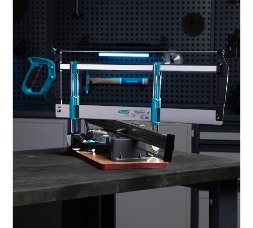 Стусло прецизионное, двухплоскостное, пила 600 мм, две прижимные струбцины, ограничительный упор Gross