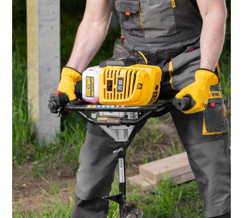 Мотобур DX-52, объём двигателя 52 см3, соединение 20 мм, без шнека Denzel