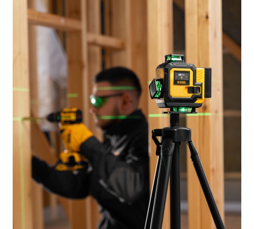 Лазерный уровень мультипризменный DLV 360-4T, 30 м, зеленый луч, Li-Ion 2,4 Aч, штатив Denzel