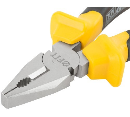 Плоскогубцы комбинированные "Старт" черно-желтые прорезиненные ручки, хром-никелевое покрытие 165 мм FIT IT Плоскогубцы комбинированные "Старт" черно-желтые прорезиненные ручки, хром-никелевое покрытие 165 мм FIT IT