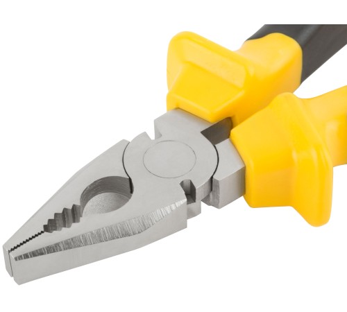 Плоскогубцы комбинированные "Старт" черно-желтые прорезиненные ручки, хром-никелевое покрытие 180 мм FIT IT Плоскогубцы комбинированные "Старт" черно-желтые прорезиненные ручки, хром-никелевое покрытие 180 мм FIT IT