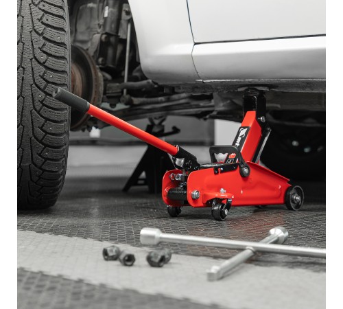 Домкрат гидравлический подкатной, 2 т, 135-320 мм, в пласт. кейсе MTX