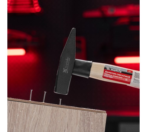 Молоток слесарный, 200 г, квадратный боек, деревянная рукоятка Matrix