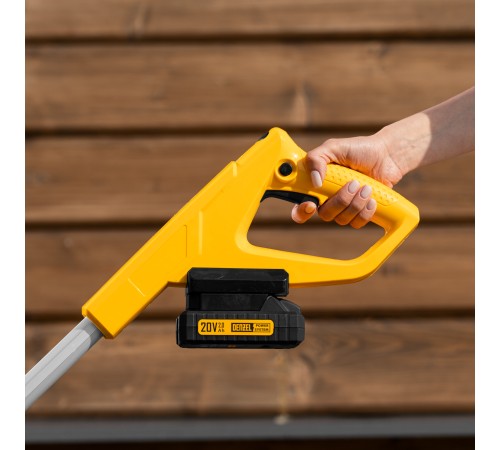 Портативная аккумуляторная газонокосилка CLM-22, Li-ion, 20В, 220 мм // Denzel