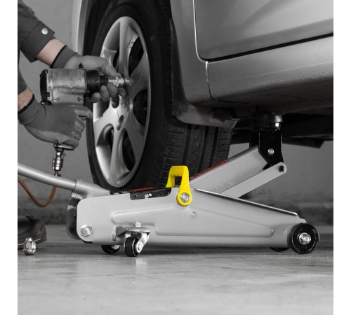 Домкрат гидравлический подкатный, 2 т, высота подъема 135-385 мм, в пластиковый кейсе Matrix