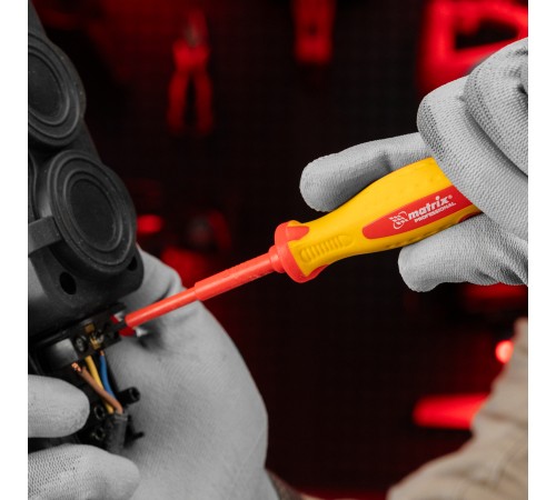 Отвертка Insulated, SL3 x 80 мм, CrMo, до 1000 В, двухкомпонентная рукоятка Matrix Professional