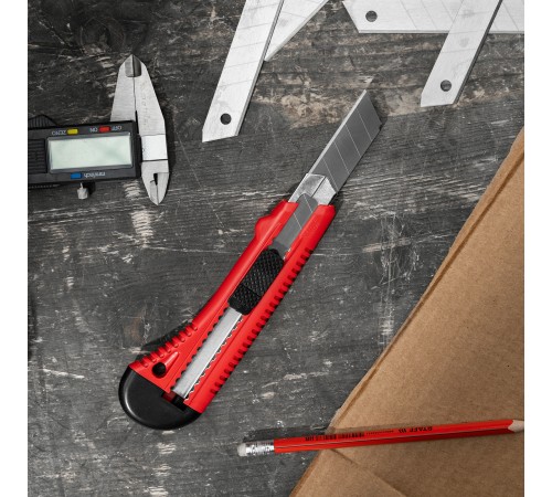 Нож, 18 мм, выдвижное лезвие, металлическая направляющая Matrix