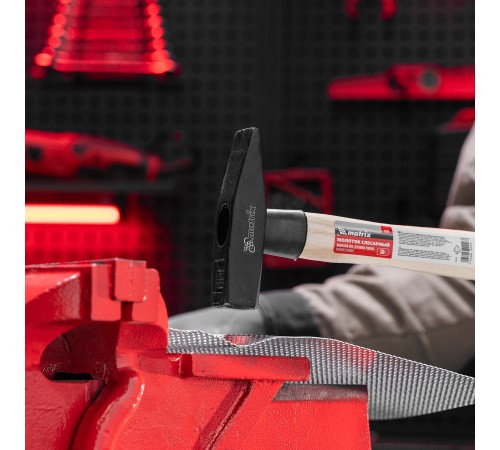 Молоток слесарный, 300 г, квадратный боек, деревянная рукоятка Matrix