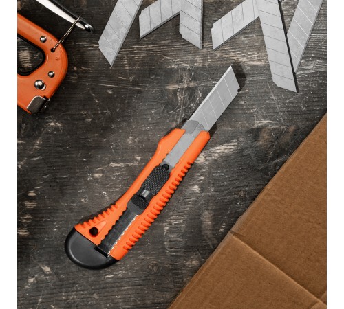 Нож, 18 мм, выдвижное лезвие, металлическая направляющая Sparta