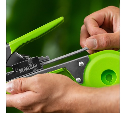 Тапенер садовый для подвязки растений, скобы 10 000 шт., лента 30 м Palisad Тапенер садовый для подвязки растений, скобы 10 000 шт., лента 30 м Palisad