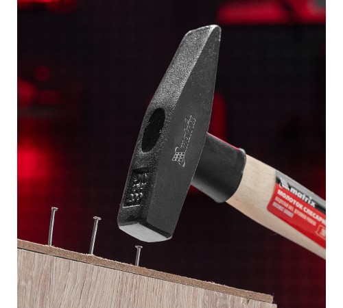 Молоток слесарный, 200 г, квадратный боек, деревянная рукоятка Matrix