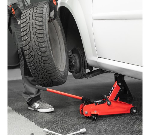 Домкрат гидравлический подкатной, 2 т, 135-320 мм, в пласт. кейсе MTX