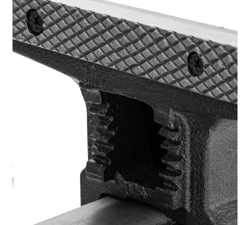 Тиски слесарные BVH-150, 150 мм, поворотные, стальная направляющая, с наковальней //Denzel