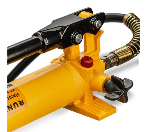 RUNTEC RT-HP10 Насос гидравлический 10 т со шлангом RUNTEC RT-HP10 Насос гидравлический 10 т со шлангом
