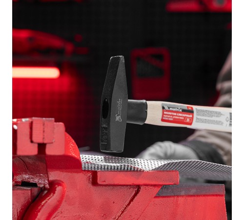 Молоток слесарный, 200 г, квадратный боек, деревянная рукоятка Matrix