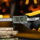 Штангенциркуль пластиковый, 150 мм, электронный, большой дисплей, с глубиномером// Denzel