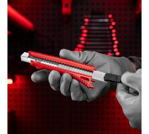 Нож, 18 мм, выдвижное лезвие, металлическая направляющая Matrix