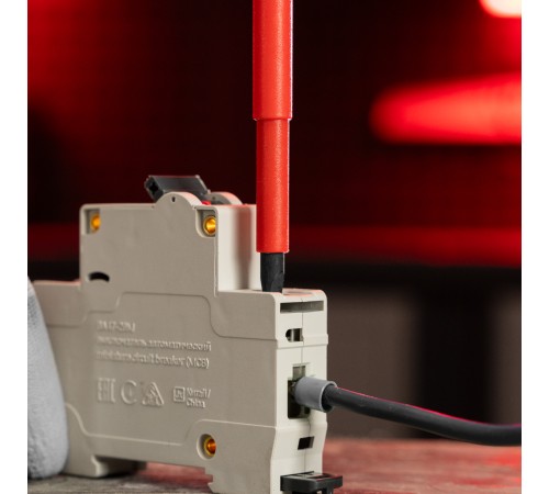 Отвертка Insulated, SL5.5 x 125 мм, CrMo, до 1000 В, двухкомпонентная рукоятка Matrix Professional