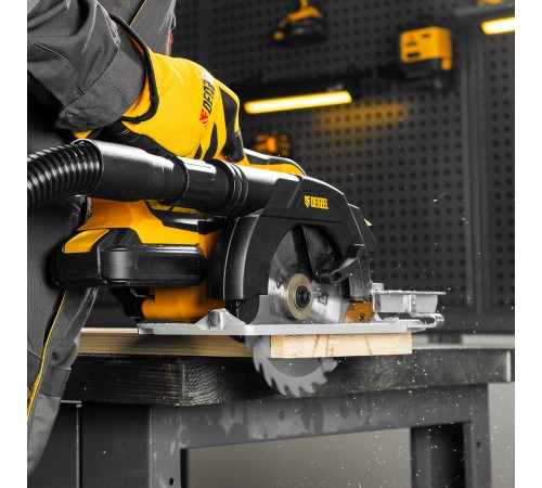 Пылесос строительный RVC30, 1400 Вт, бак 30 л, шланг 3 м, розетка с автосинхр. Denzel