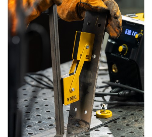 Фиксатор магнитный регулируемый для сварочных работ усилие 50 LB Denzel
