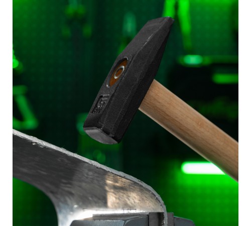 Молоток слесарный 800 г, квадратный боек, деревянная рукоятка Сибртех