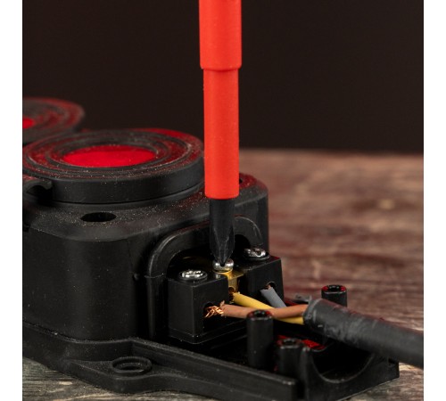 Отвертка Insulated, PH2 x 100 мм, CrMo, до 1000 В, двухкомпонентная рукоятка Matrix Professional