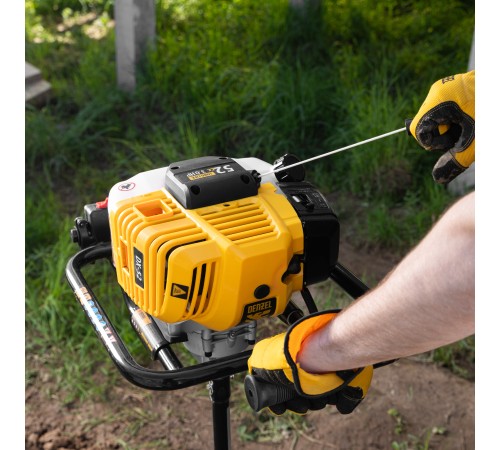 Мотобур DX-52, объём двигателя 52 см3, соединение 20 мм, без шнека Denzel