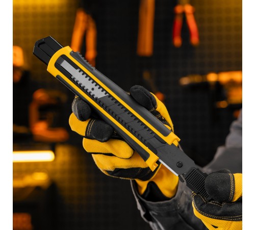 Нож, 25 мм, сменное лезвие, SK4, корпус из ABS + TPR, торцевой зажим Denzel