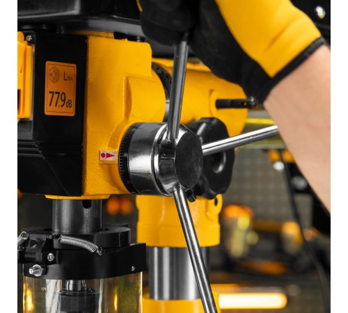 Станок сверлильный радиальный DDM-550R, 550 Вт, 16 мм, 12 ск., настольный Denzel