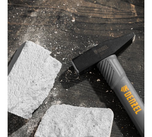 Молоток слесарный, 300 г, кованый, фибергласовая рукоятка c TPR покрытием Denzel