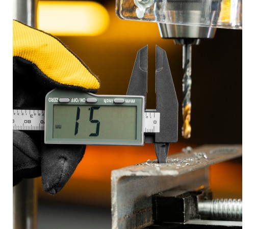 Штангенциркуль пластиковый, 150 мм, электронный, большой дисплей, с глубиномером// Denzel