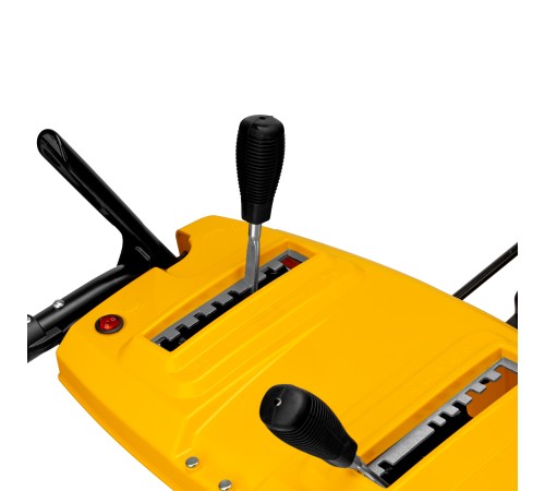 Бензиновая снегоуборочная машина SBM 610S PRO, 212 cc, электростартер, фара, обогрев Denzel Бензиновая снегоуборочная машина SBM 610S PRO, 212 cc, электростартер, фара, обогрев Denzel