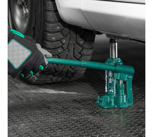 Домкрат гидравлический бутылочный, 2 т, 150-280 мм, в пласт. кейсе Сибртех Домкрат гидравлический бутылочный, 2 т, 150-280 мм, в пласт. кейсе Сибртех