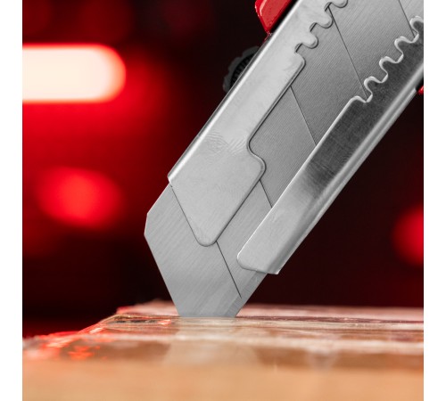 Нож, 25 мм, выдвижное лезвие, усиленная металлическая направляющая, металлическая обрезиненная рукоятка Matrix